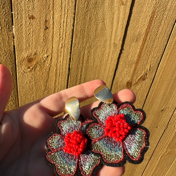 Zara Multicolor Floral Earrings with Gold Detail - Picture 5 of 7